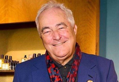 Dois dos três filhos de Constantine também trabalham na empresa, o que agrada especialmente ao executivo, que acredita que a família está no centro de um negócio bem-sucedido e é fundamental para sua longevidade -  (crédito: BBC) -Dois dos três filhos de Constantine também trabalham na empresa, o que agrada especialmente ao executivo, que acredita que a família está no centro de um negócio bem-sucedido e é fundamental para sua longevidade -  (crédito: BBC)