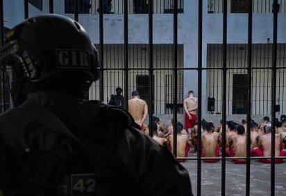 Policiais penais e militares agiram nos presídios mineiros para dissolver a organização de facções criminosas na Operação Dominus -  (crédito: Divulgação/Sejusp)