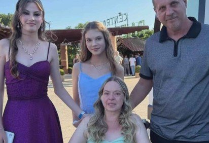 Internada em uma Unidade de Terapia Intensiva (UTI), uma paciente contou com o apoio de um hospital em Santa Catarina para participar da formatura -  (crédito: Reprodução/Instagram/@hmsf_sbs)