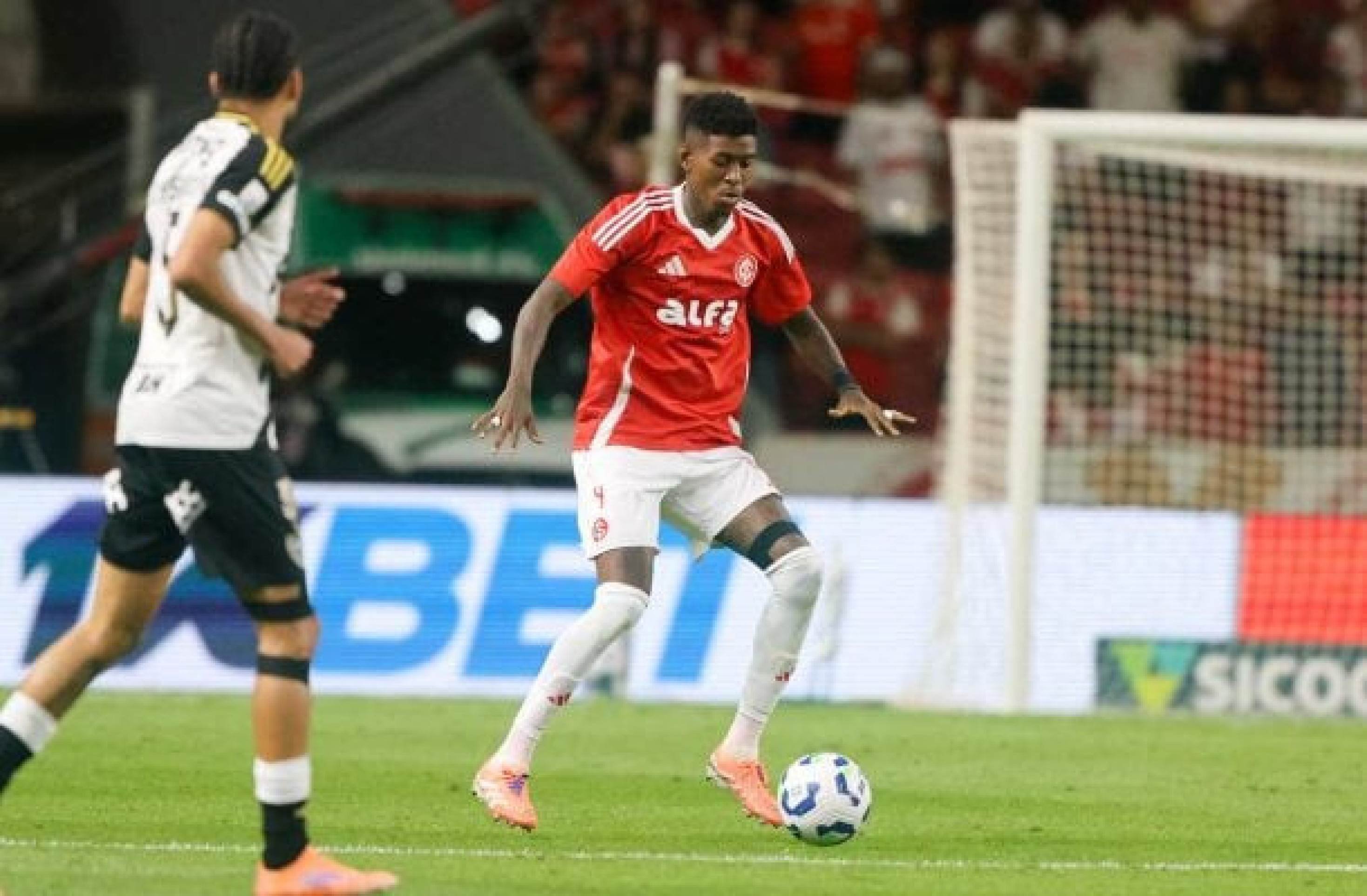 Flamengo insiste por Vitão, mas Internacional segue irredutível; entenda a negociação -  (crédito: Foto: Ricardo Duarte / Internacional) -Flamengo insiste por Vitão, mas Internacional segue irredutível; entenda a negociação -  (crédito: Foto: Ricardo Duarte / Internacional)