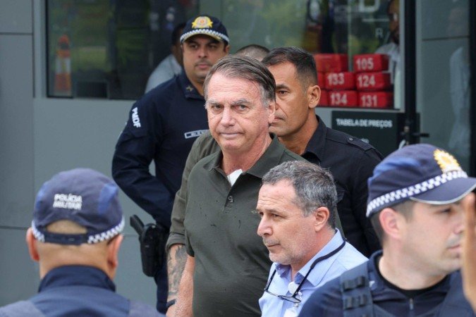 Bolsonaro será levado, nesta quarta-feira, para hospital e deve ser operado nesta quinta-feira: ministro do Supremo determinou medidas de segurança - (crédito: Fabio Rodrigues-Pozzebom/ Agência Brasil) Bolsonaro será levado, nesta quarta-feira, para hospital e deve ser operado nesta quinta-feira: ministro do Supremo determinou medidas de segurança - (crédito: Fabio Rodrigues-Pozzebom/ Agência Brasil)