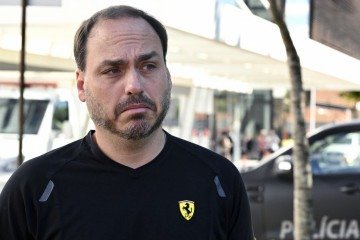 Carlos: 'Caminhamos com algumas informações que precisarão evoluir rapidamente com os advogados, mesmo que eles estejam sendo dificultados de visitar o presidente. A ideia é acelerar mais uma ação que garanta, antes de tudo, a preservação de sua vida' - (crédito: AFP) Carlos: 'Caminhamos com algumas informações que precisarão evoluir rapidamente com os advogados, mesmo que eles estejam sendo dificultados de visitar o presidente. A ideia é acelerar mais uma ação que garanta, antes de tudo, a preservação de sua vida' - (crédito: AFP)