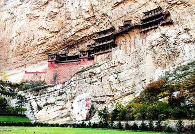 A província de Shanxi, na China, abriga um templo que mais parece um “milagre” arquitetônico por sua localização surpreendente. 
 -  (crédito: Gisling/Wikimédia Commons) -A província de Shanxi, na China, abriga um templo que mais parece um “milagre” arquitetônico por sua localização surpreendente. 
 -  (crédito: Gisling/Wikimédia Commons)