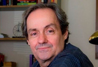 Daniel Dantas defende que resistir à simplificação da linguagem e ao consumo acelerado de conteúdos nas redes sociais é uma escolha política, já que esse modelo facilita processos de manipulação. 
 -  (crédito: Reprodução Instagram /@daniel.t.dantas) -Daniel Dantas defende que resistir à simplificação da linguagem e ao consumo acelerado de conteúdos nas redes sociais é uma escolha política, já que esse modelo facilita processos de manipulação. 
 -  (crédito: Reprodução Instagram /@daniel.t.dantas)