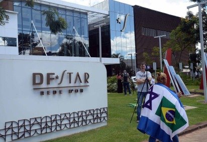  24/12/2025. Crédito: Minervino Júnior/CB/D.A Press. Brasil.  Brasilia - DF. Ex presidente Jair Bolsonaro internado no hospital DF Star para realizar cirurgia de emergência. Apoiadores do Bolsonaro. -  (crédito: Minervino Júnior/CB/D.A.Press) - 24/12/2025. Crédito: Minervino Júnior/CB/D.A Press. Brasil.  Brasilia - DF. Ex presidente Jair Bolsonaro internado no hospital DF Star para realizar cirurgia de emergência. Apoiadores do Bolsonaro. -  (crédito: Minervino Júnior/CB/D.A.Press)