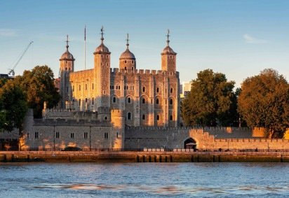 Achado arqueológico durante instalação de elevador expõe novas camadas da história da Torre de Londres e reacende estudos sobre mortes e sepultamentos no local -  (crédito: Wikimedia )