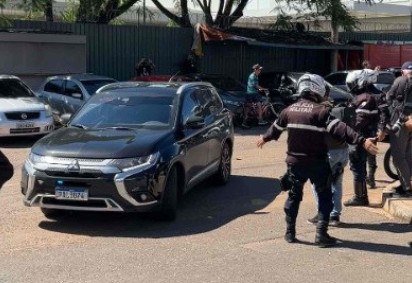 O comboio deixou a Superintendência da Polícia Federal por volta de 9h30, onde está preso há cerca de um mês -  (crédito: Júlio Noronha/CB/D.A Press) -O comboio deixou a Superintendência da Polícia Federal por volta de 9h30, onde está preso há cerca de um mês -  (crédito: Júlio Noronha/CB/D.A Press)