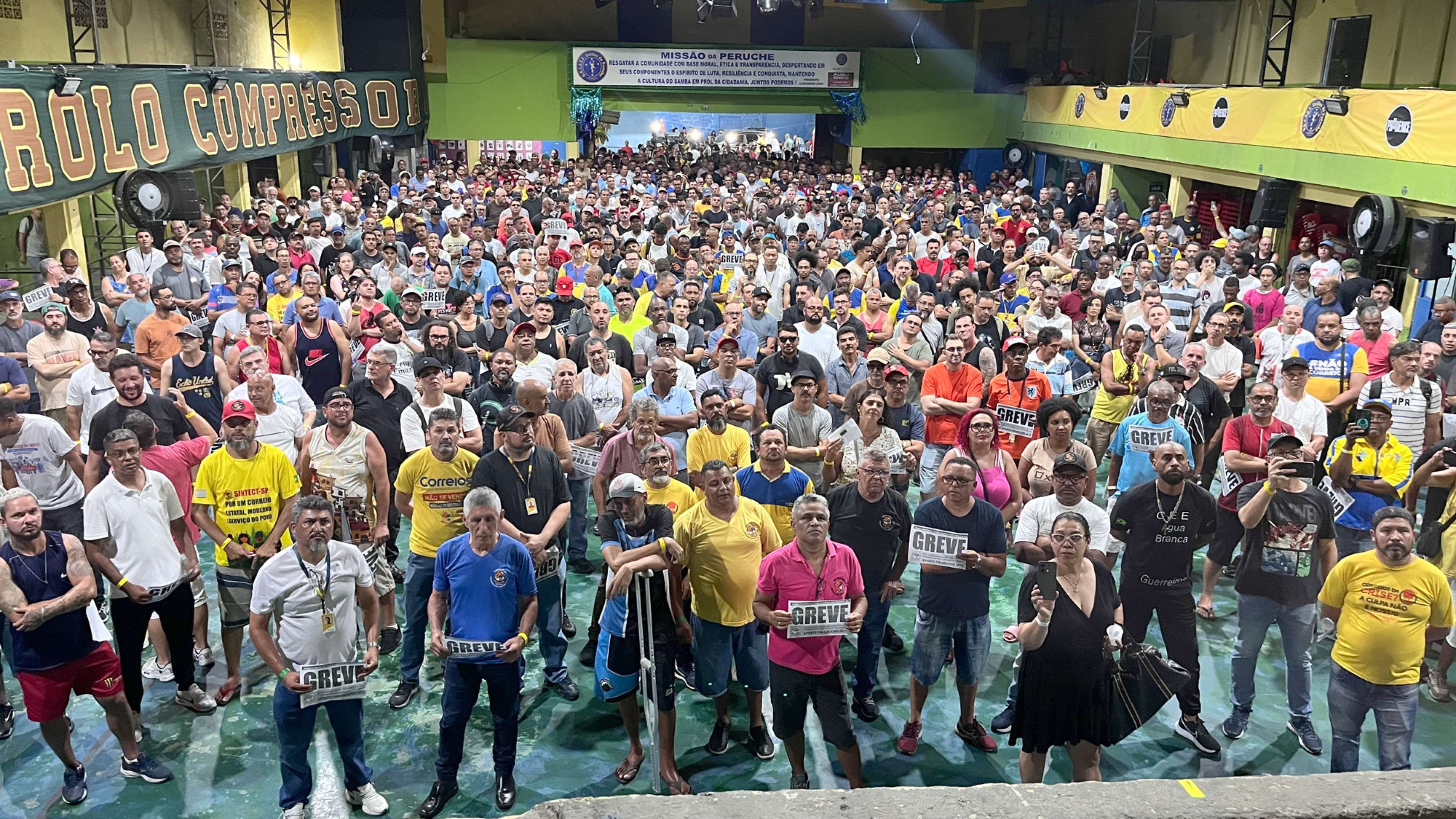 Greve dos Correios ganha força com rejeição de proposta e racha sindical