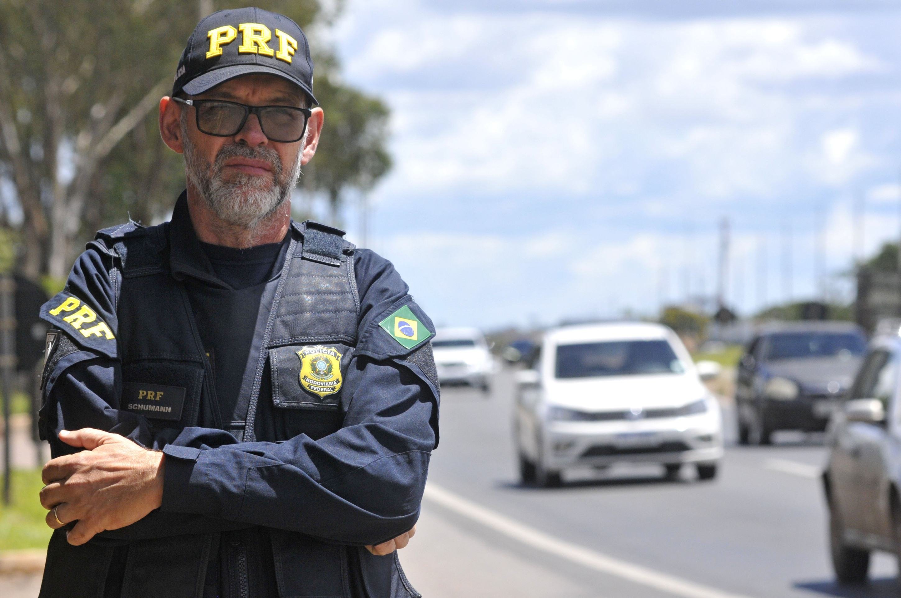  25/12/2025 Cr&eacute;dito: Marcelo Ferreira/CB/D.A Press. Brasil. Bras&iacute;lia - DF -  Policia Rodoviaria Federal faz recomenda&ccedil;&otilde;es para o Check list antes da viagem. Agente da Policia Rodoviaria Federal Adauberto Schumann.