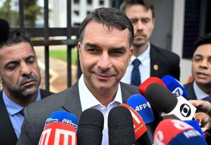 Em carta, Bolsonaro confirma filho Flávio como pré-candidato a presidente -  (crédito: BBC Geral) -Em carta, Bolsonaro confirma filho Flávio como pré-candidato a presidente -  (crédito: BBC Geral)