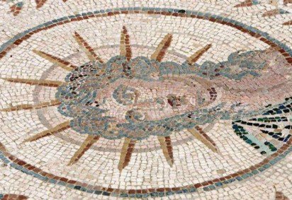 O cristianismo primeiro foi perseguido e depois adotado como religião oficial do império romano -  (crédito: Getty Images) -O cristianismo primeiro foi perseguido e depois adotado como religião oficial do império romano -  (crédito: Getty Images)