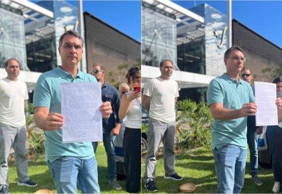 Segundo Flávio Bolsonaro, a carta teria sido escrita pelo ex-presidente no dia 23, quando ainda se encontrava nas dependências da Polícia Federal -  (crédito: Fernanda Strickland/CB/D.A Press) -Segundo Flávio Bolsonaro, a carta teria sido escrita pelo ex-presidente no dia 23, quando ainda se encontrava nas dependências da Polícia Federal -  (crédito: Fernanda Strickland/CB/D.A Press)