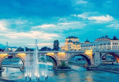 A Macedônia foi a única ex-república iugoslava a conquistar a independência sem guerra, por meio de referendo em 8/9/1991, com 96,4% de votos favoráveis. O processo foi marcado por estabilidade política e apoio popular, tornando-se um exemplo raro de transição pacífica nos Bálcãs. -  (crédito: REPRODUÇÃO/TRIPADVISOR) -A Macedônia foi a única ex-república iugoslava a conquistar a independência sem guerra, por meio de referendo em 8/9/1991, com 96,4% de votos favoráveis. O processo foi marcado por estabilidade política e apoio popular, tornando-se um exemplo raro de transição pacífica nos Bálcãs. -  (crédito: REPRODUÇÃO/TRIPADVISOR)