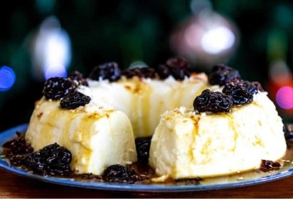 Manjar de coco com ameixa seca (Imagem: Adilson Sochodolak | Shutterstock) -  (crédito: EdiCase) -Manjar de coco com ameixa seca (Imagem: Adilson Sochodolak | Shutterstock) -  (crédito: EdiCase)