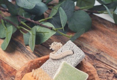 O sabonete,  essencial para a higiene moderna, tem uma história rica que remonta a milhares de anos. Ele evoluiu de misturas rudimentares para sofisticados produtos industriais usados em todo o mundo. -  -O sabonete,  essencial para a higiene moderna, tem uma história rica que remonta a milhares de anos. Ele evoluiu de misturas rudimentares para sofisticados produtos industriais usados em todo o mundo. - 