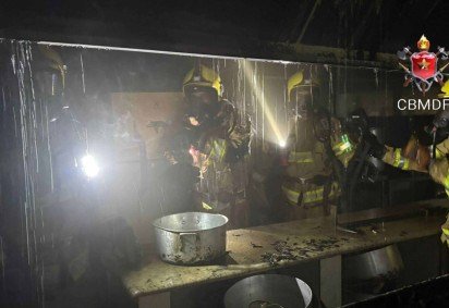 Inc&ecirc;ndio atinge restaurante na Asa Norte