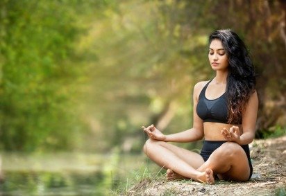 Ao fazer a meditação na ioga, o cérebro trabalha mais lentamente, reduzindo a agitação que costuma causar instabilidade emocional e que enfraquece o sistema imunológico. Portanto, a ioga é vista como importante instrumento de defesa do organismo. -  (crédito: Imagem de Anil sharma por Pixabay) -Ao fazer a meditação na ioga, o cérebro trabalha mais lentamente, reduzindo a agitação que costuma causar instabilidade emocional e que enfraquece o sistema imunológico. Portanto, a ioga é vista como importante instrumento de defesa do organismo. -  (crédito: Imagem de Anil sharma por Pixabay)