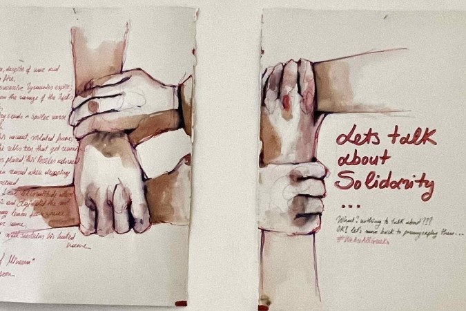 Solidariedade é um dos temas tratados pela artista em obras que combinam textos e desenhos
- (crédito: Divulgação) Solidariedade é um dos temas tratados pela artista em obras que combinam textos e desenhos
- (crédito: Divulgação)