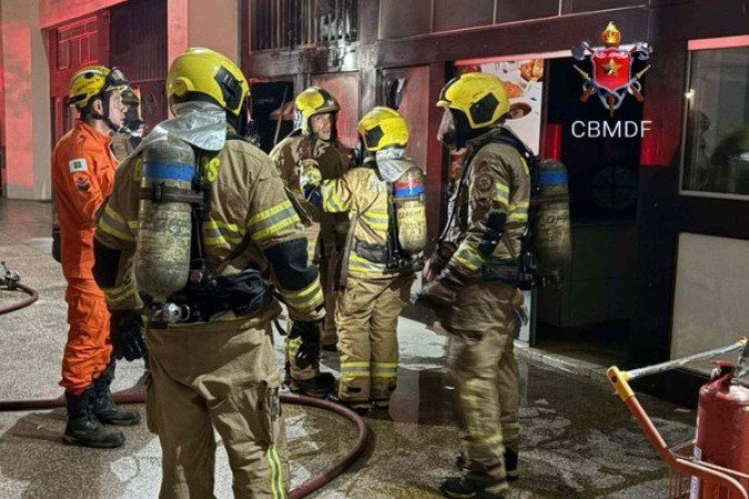 Incêndio de grandes proporções atinge restaurante na Asa Norte