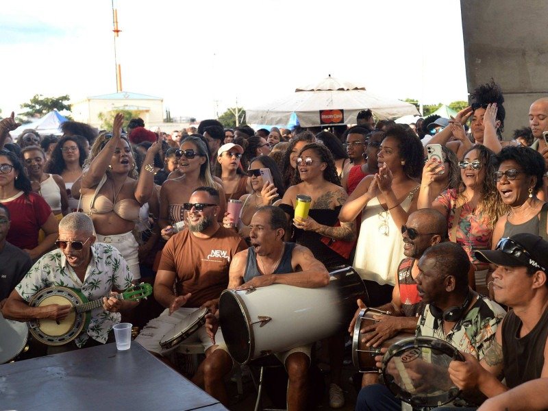 Conhecida também como Estação do samba, a festa surgiu em 2015 para proporcionar diversão aos que ficam em Brasília no fim do ano -  (crédito: Fotos: Minervino Júnior/CB)