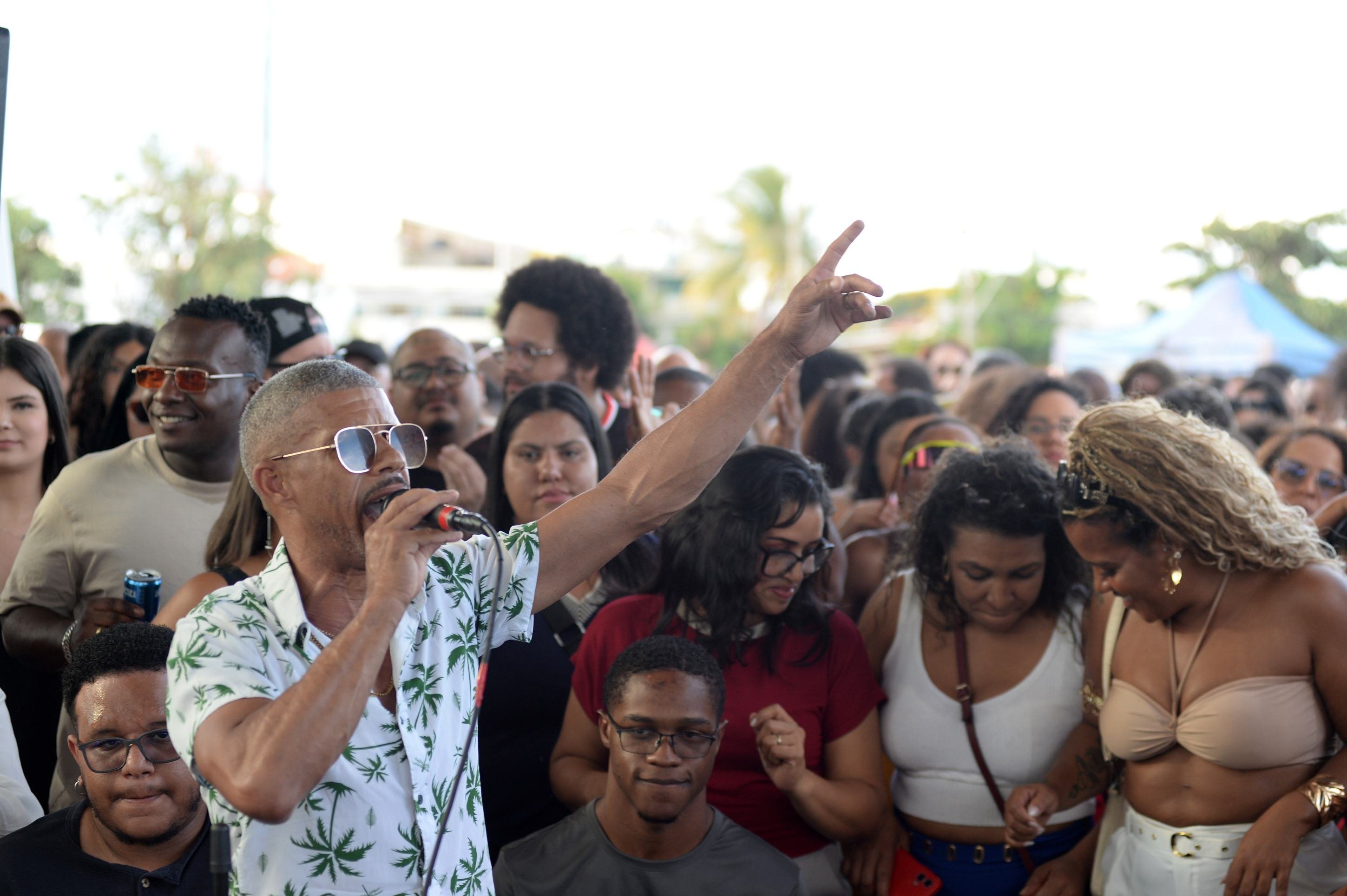  25/12/2025. Cr&eacute;dito: Minervino J&uacute;nior/CB/D.A Press. Brasil.  Brasilia - DF. Samba do Chester na Esta&ccedil;&atilde;o do Metr&ocirc; do Guar&aacute;.