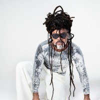 Ao Correio, Carlinhos Brown diz que ir&aacute; apresentar hits que transmitem f&eacute; e alegria -  (crédito: Dodô Villar/Reprodução)