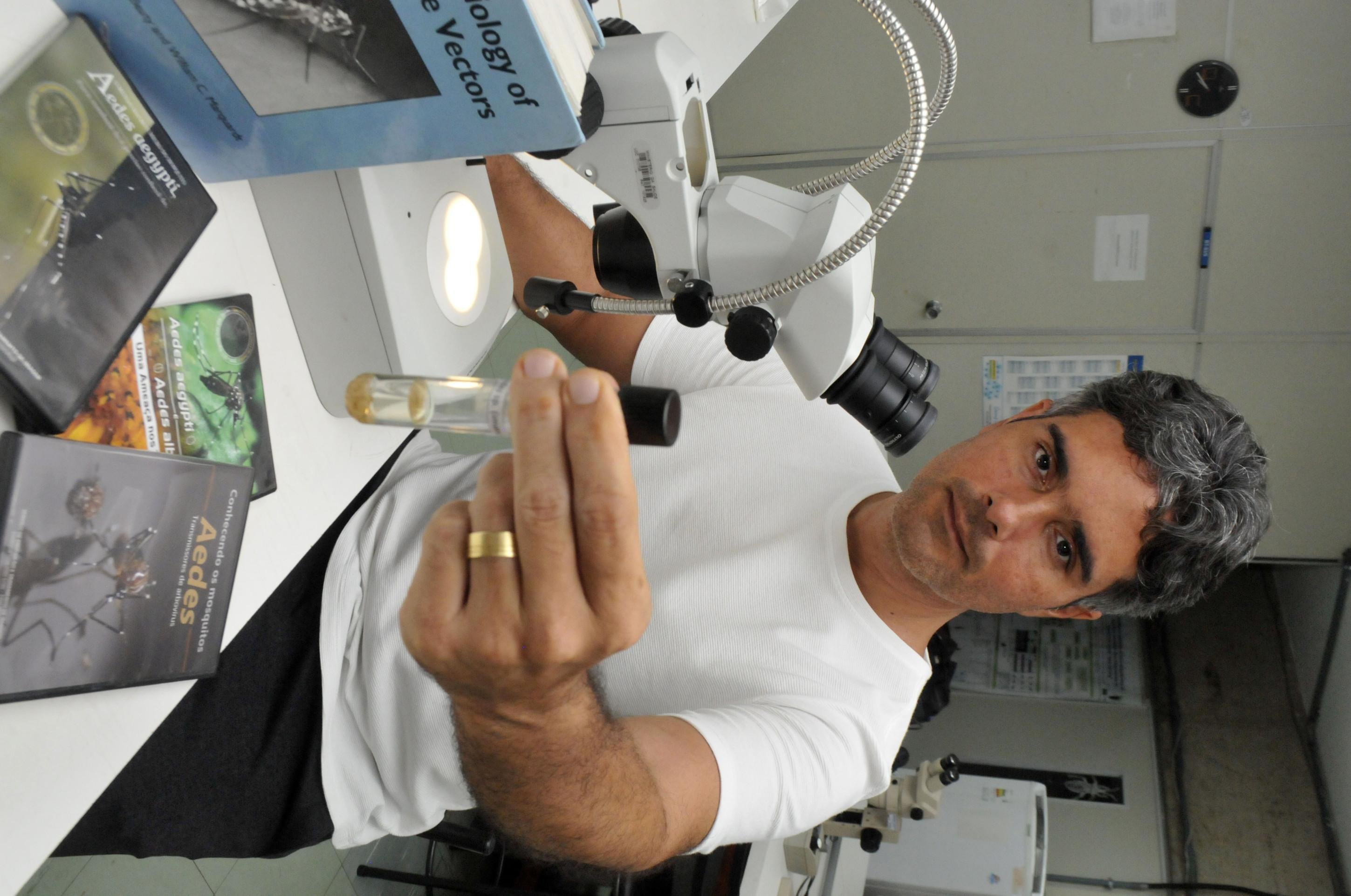  25/12/2025 Cr&eacute;dito: Marcelo Ferreira/CB/D.A Press. Brasil. Bras&iacute;lia - DF - UnB, Faculdade de Medicina, departamento de parasitologia, Professor Rodrigo Gurgel, fala sobre a Dengue.