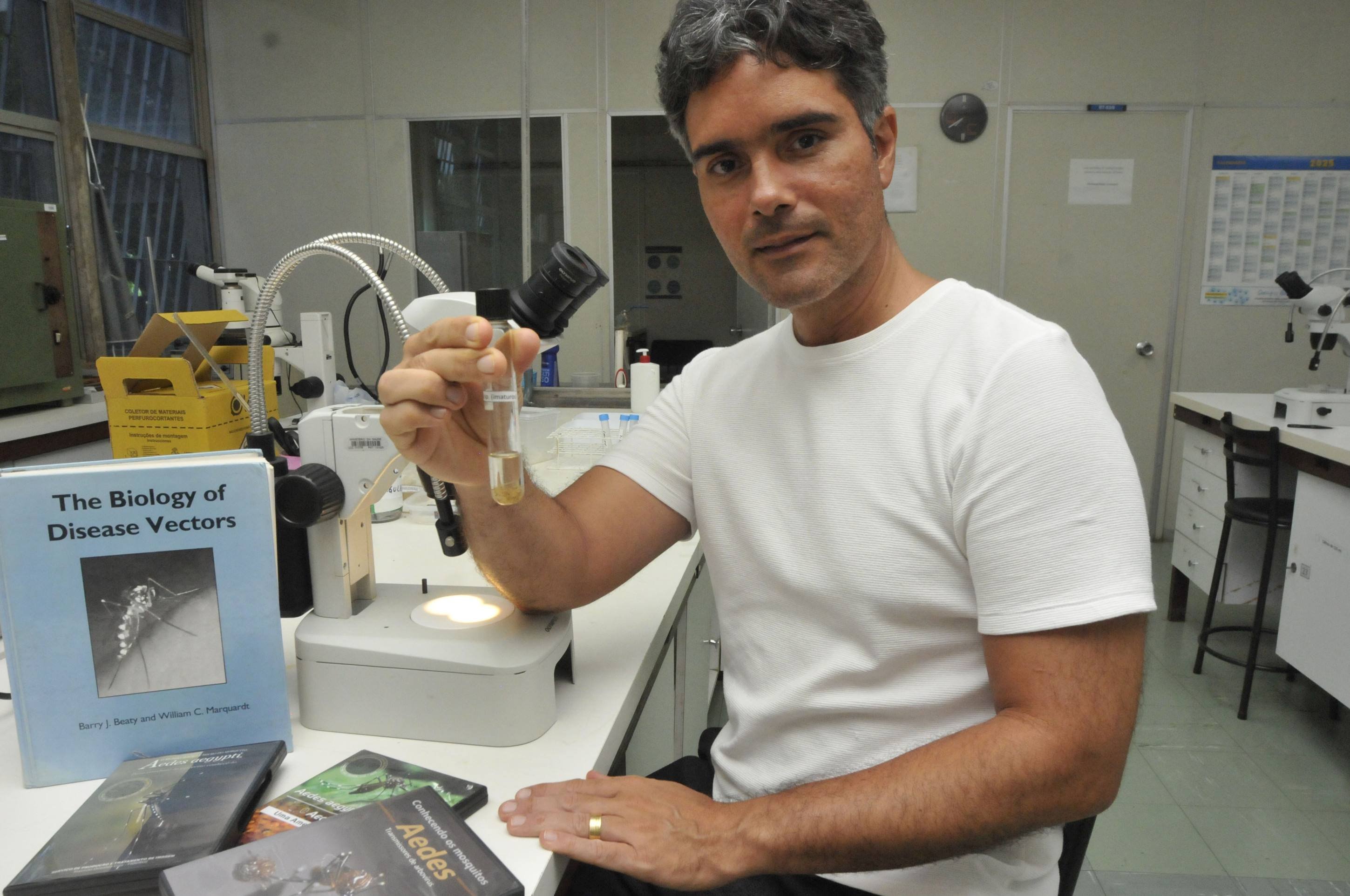  25/12/2025 Cr&eacute;dito: Marcelo Ferreira/CB/D.A Press. Brasil. Bras&iacute;lia - DF - UnB, Faculdade de Medicina, departamento de parasitologia, Professor Rodrigo Gurgel, fala sobre a Dengue.