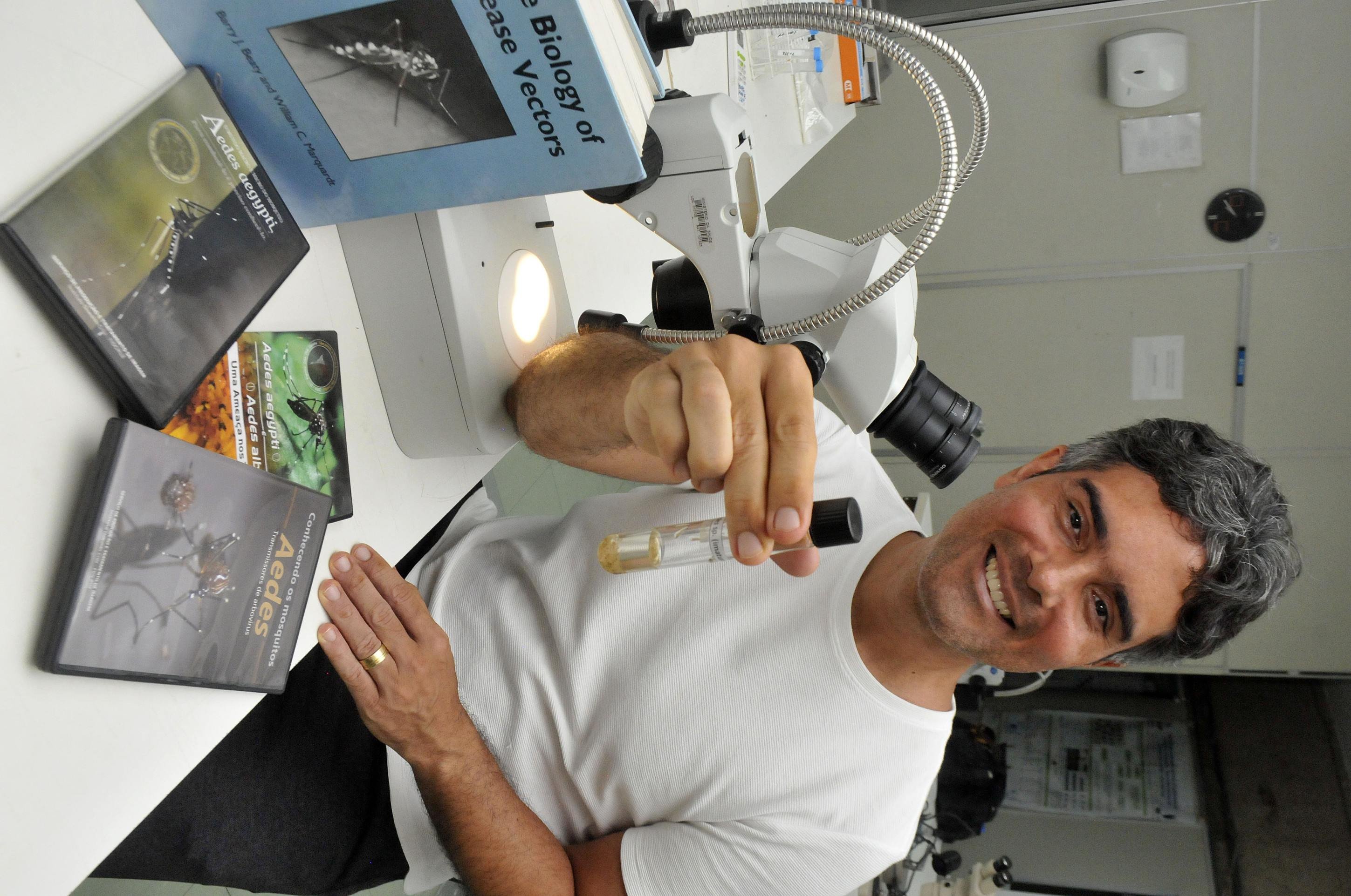  25/12/2025 Cr&eacute;dito: Marcelo Ferreira/CB/D.A Press. Brasil. Bras&iacute;lia - DF - UnB, Faculdade de Medicina, departamento de parasitologia, Professor Rodrigo Gurgel, fala sobre a Dengue.