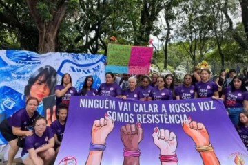 Manifestantes protestam durante o vel&oacute;rio de Tainara, jovem que morreu ap&oacute;s ser arrastada por 1km
 -  (crédito: @mulheresdavarzeaoficial_/Instagram/Reprodu&ccedil;&atilde;o)