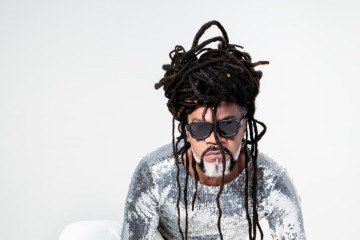 Ao Correio, Carlinhos Brown diz que irá apresentar hits que transmitem fé e alegria - (crédito: Dodô Villar/Reprodução) Ao Correio, Carlinhos Brown diz que irá apresentar hits que transmitem fé e alegria - (crédito: Dodô Villar/Reprodução)