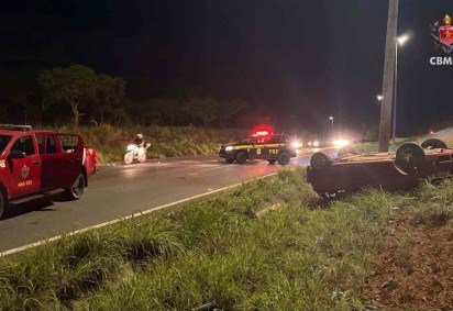 Ve&iacute;culo capota na BR-070 e deixa uma v&iacute;tima fatal