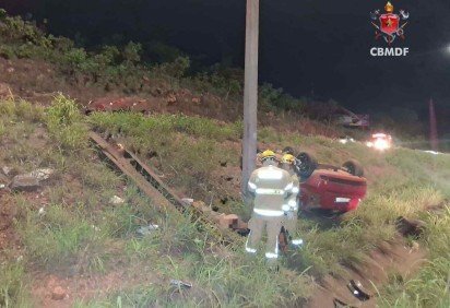 Ve&iacute;culo capota na BR-070 e deixa uma v&iacute;tima fatal