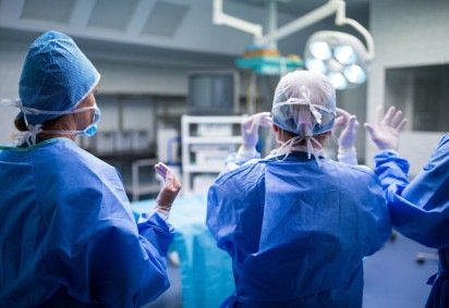 Cirurgia ocorreu em clínica ilegal, com falso médico -  (crédito: FreePik)