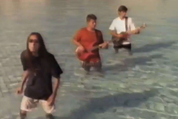 Banda Maskavo gravou videoclipe da música Tempestade na Piscina com Ondas do Parque da Cidade