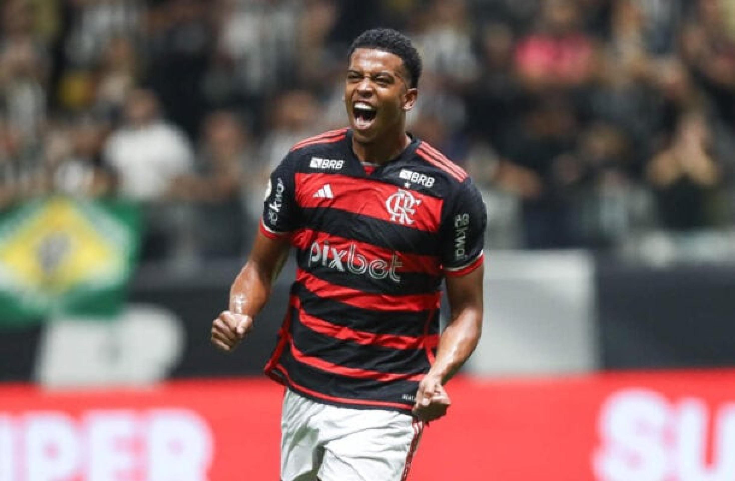 Carlinhos tem contrato com o Flamengo até o fim de 2026 -  (crédito: Fotos: Gilvan de Souza/Flamengo)