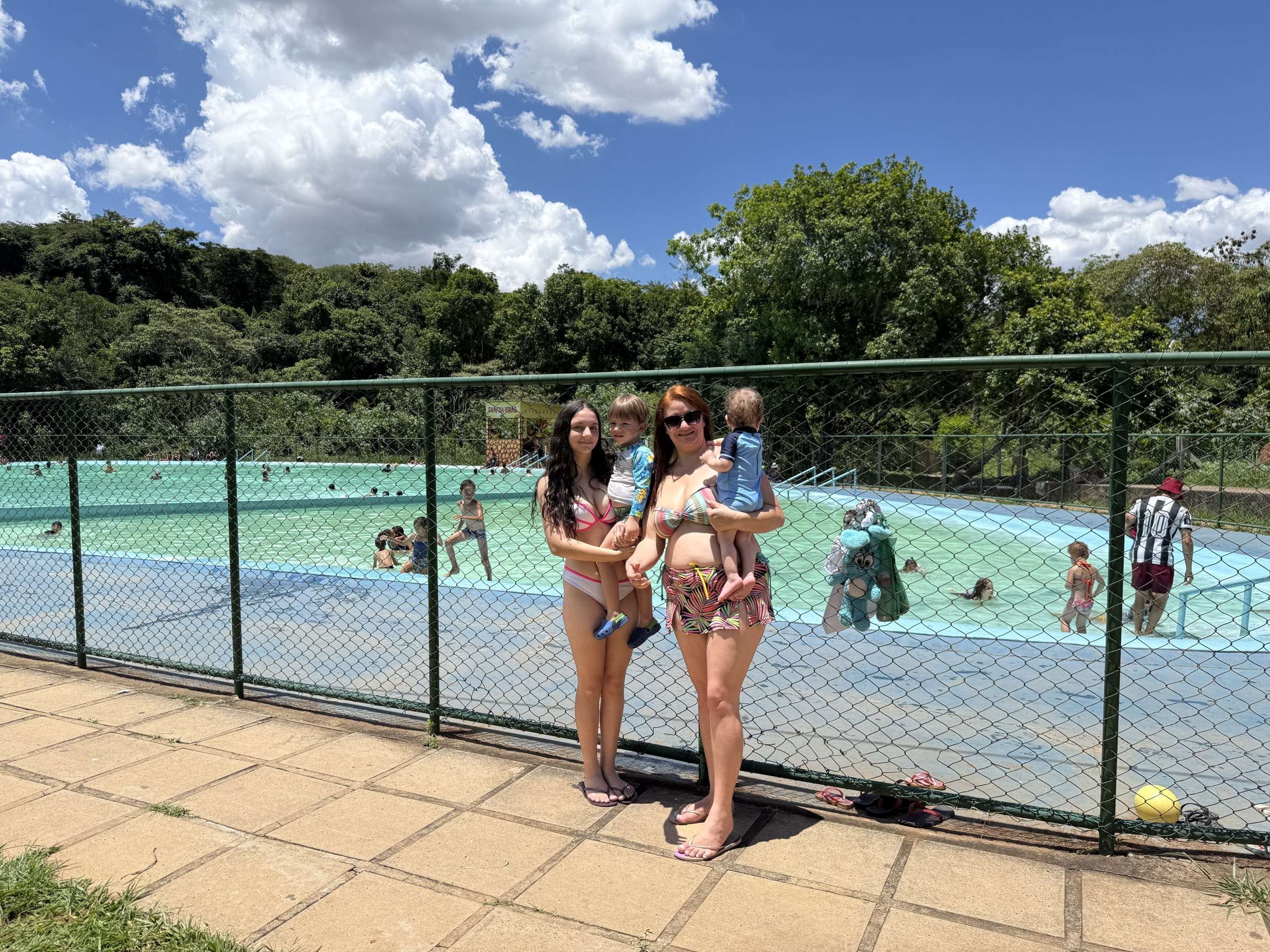  Calor no DF. Val&eacute;ria Santos, V&iacute;vian Santos, Eduardo Santos e &Eacute;verton Santos 