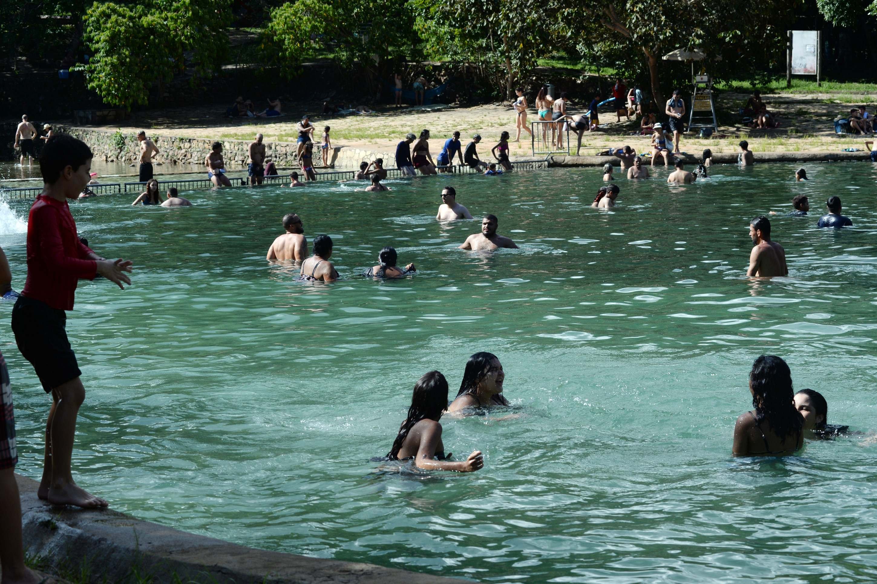 Parque da &Aacute;gua Mineral teve a lota&ccedil;&atilde;o m&aacute;xima de duas mil pessoas esgotada