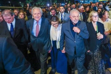 Um dia após os ataques golpistas de 8 de janeiro de 2023, os Três Poderes se uniram para mostrar a força da democracia: outros tempos -  (crédito: Ricardo Stuckert / PR)