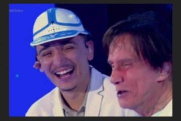 João Gomes e Roberto Carlos, durante o especial de Natal -  (crédito: Reprodução/TV Globo)