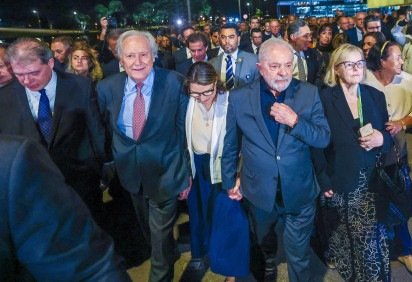 Um dia após os ataques golpistas de 8 de janeiro de 2023, os Três Poderes se uniram para mostrar a força da democracia: outros tempos -  (crédito: Ricardo Stuckert / PR) -Um dia após os ataques golpistas de 8 de janeiro de 2023, os Três Poderes se uniram para mostrar a força da democracia: outros tempos -  (crédito: Ricardo Stuckert / PR)