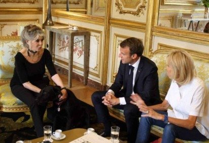Atriz Brigitte Bardot em encontro com Emmanuel Macron e Brigitte Macron -  (crédito: Fundação Brigitte Bardot)