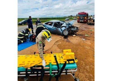 Colisão ocorreu em zona rural do município -  (crédito: CBMGO/Divulgação) -Colisão ocorreu em zona rural do município -  (crédito: CBMGO/Divulgação)