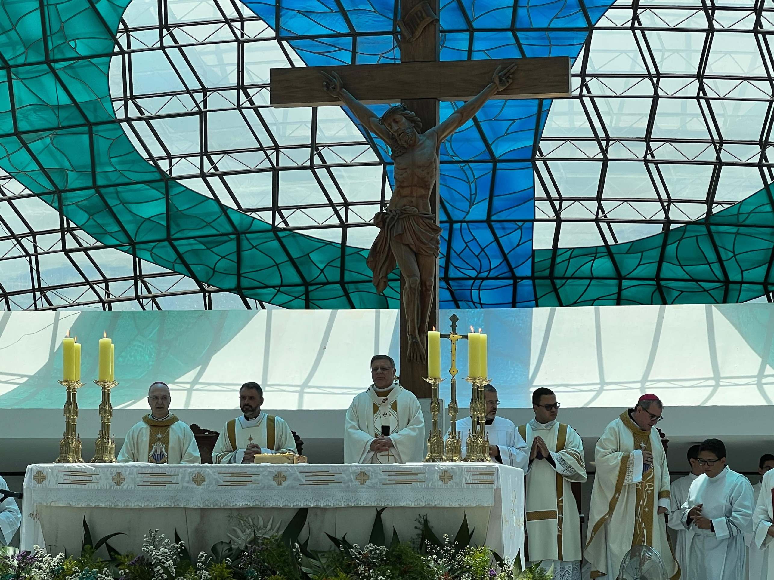 Missa de encerramento foi celebrada por Dom Paulo Cezar Costa