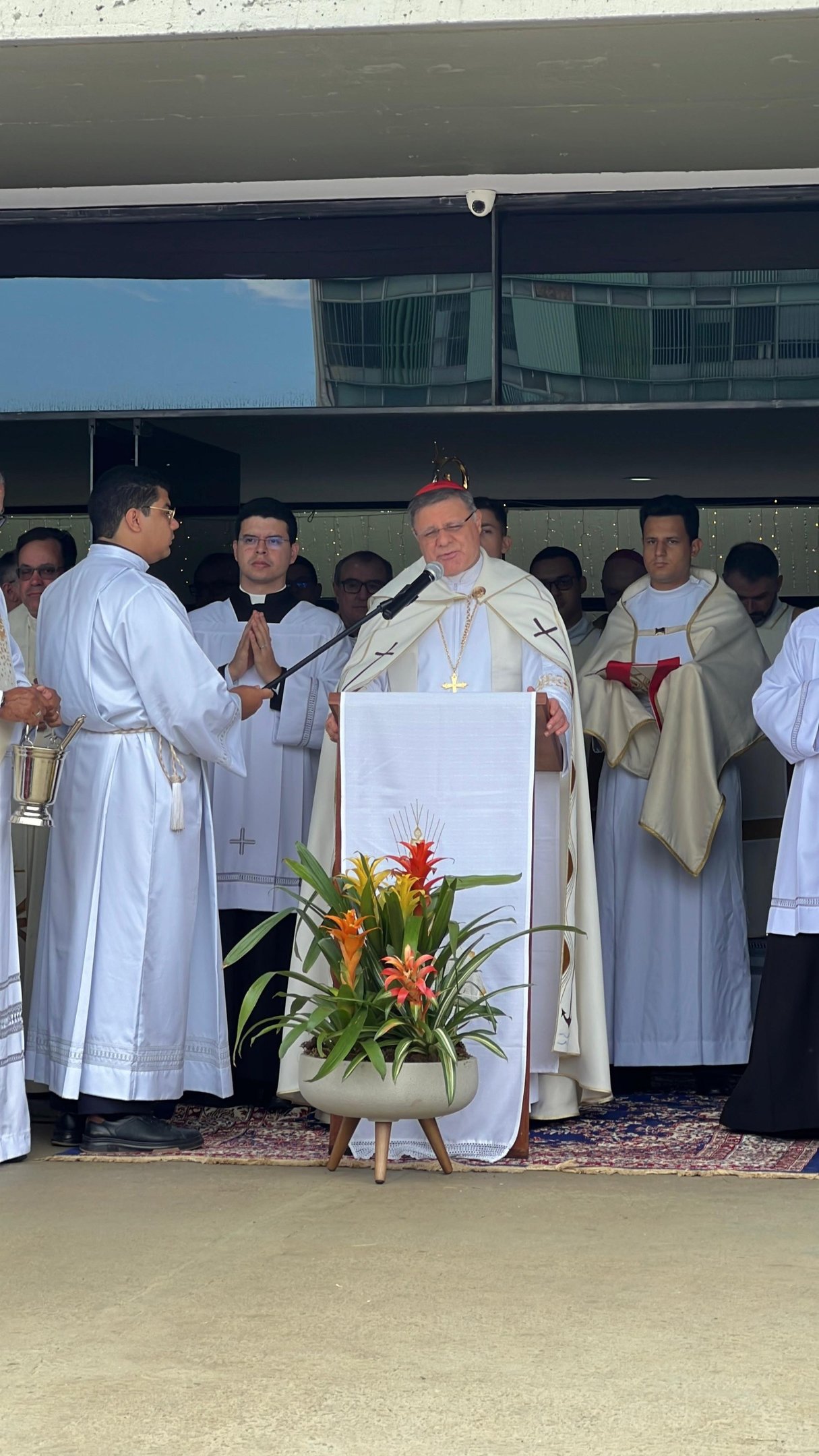 Dom Paulo dirigiu-se aos fi&eacute;is e destaciu o significado do Jubileu e da caminhada realizada simbolicamente na prociss&atilde;o