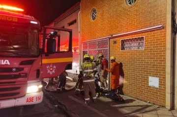 Focos de incêndio na 703 Sul -  (crédito: Divulgação Bombeiros)