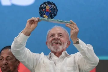 Lula lidera as pesquisas eleitorais e tem economia como o maior trunfo -  (crédito: Paulo Pinto/Agência Brasil)