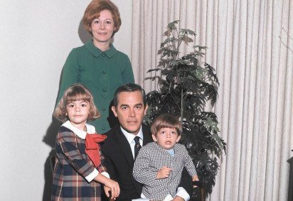 Joseph Harry Fowler Connick Jr. nasceu em 11/09/1967, em Nova Orleans, Louisiana, nos Estados Unidos. É um artista multifacetado, conhecido como cantor, pianista, compositor, ator e apresentador de televisão. Conquistou reconhecimento internacional por sua habilidade em unir talento musical e carisma diante das câmeras.

 -  (crédito: reprodução/X) -Joseph Harry Fowler Connick Jr. nasceu em 11/09/1967, em Nova Orleans, Louisiana, nos Estados Unidos. É um artista multifacetado, conhecido como cantor, pianista, compositor, ator e apresentador de televisão. Conquistou reconhecimento internacional por sua habilidade em unir talento musical e carisma diante das câmeras.

 -  (crédito: reprodução/X)