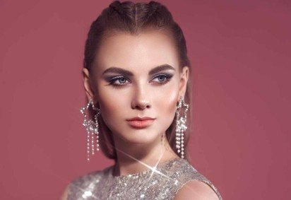 Tendências de maquiagem sofisticadas valorizam o look de Ano-Novo (Imagem: Oleg Gekman | Shutterstock) -  (crédito: EdiCase) -Tendências de maquiagem sofisticadas valorizam o look de Ano-Novo (Imagem: Oleg Gekman | Shutterstock) -  (crédito: EdiCase)