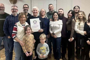 William Bill Stains, de 74 anos, foi adotado por uma família na Pensilvânia -  (crédito: Guinness World Book )